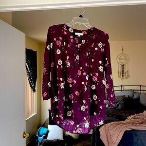 Super cute flowy size small top! Barely worn maybe once! Super cute either way!